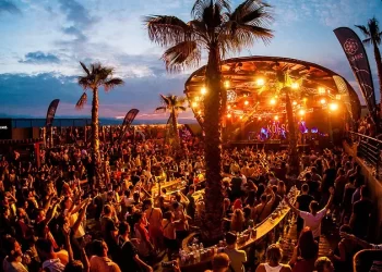 8161c4_e6d33cfb9b1f44b7ae67601c4b23c265~mv2